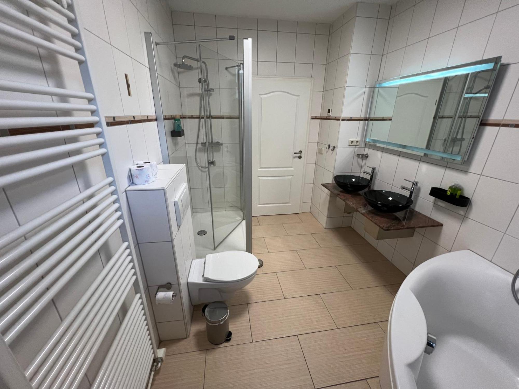 Apartment Humboldt 3 Schlafzimmer,Wifi, Netflix Parken, Terrasse, Klimatisiert, Naehe Zentrum Jena Exteriér fotografie